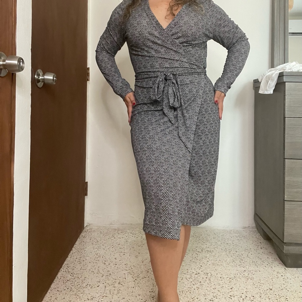 ✨Wrap around Midi dress - Picture 3 of 7
